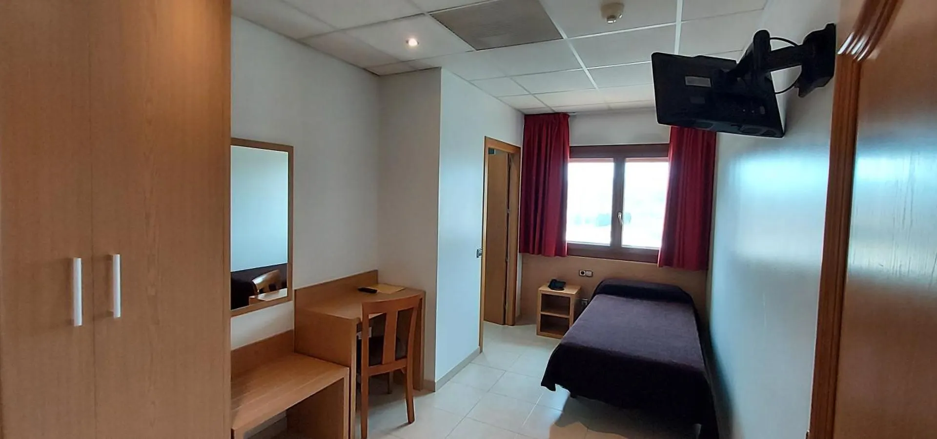 **  לה חונקרה Hotel Font Del Pla ספרד